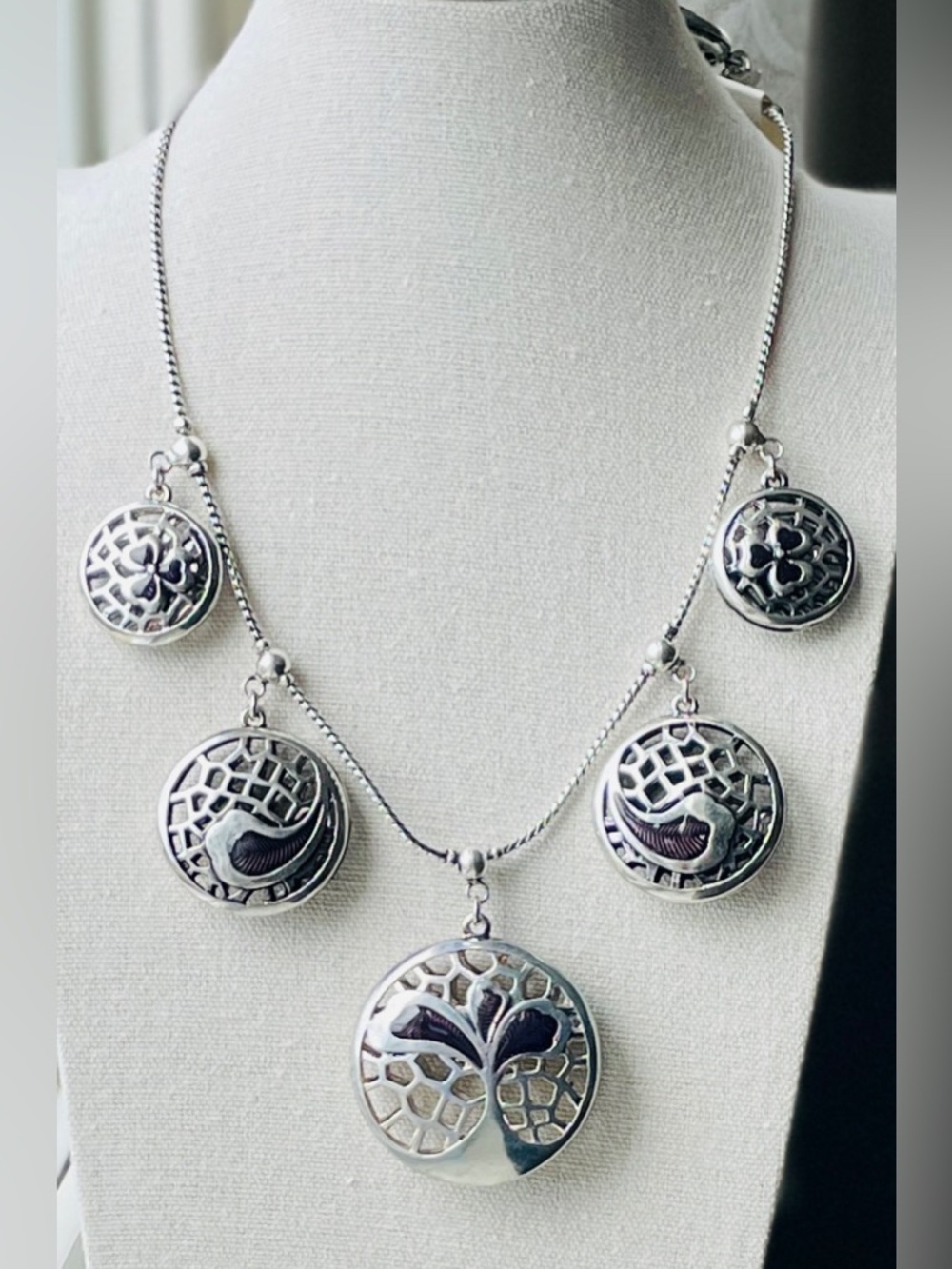 NEW Silver Tone Floral Pendant Necklace & Earrings Set - Picture 2 of 4
